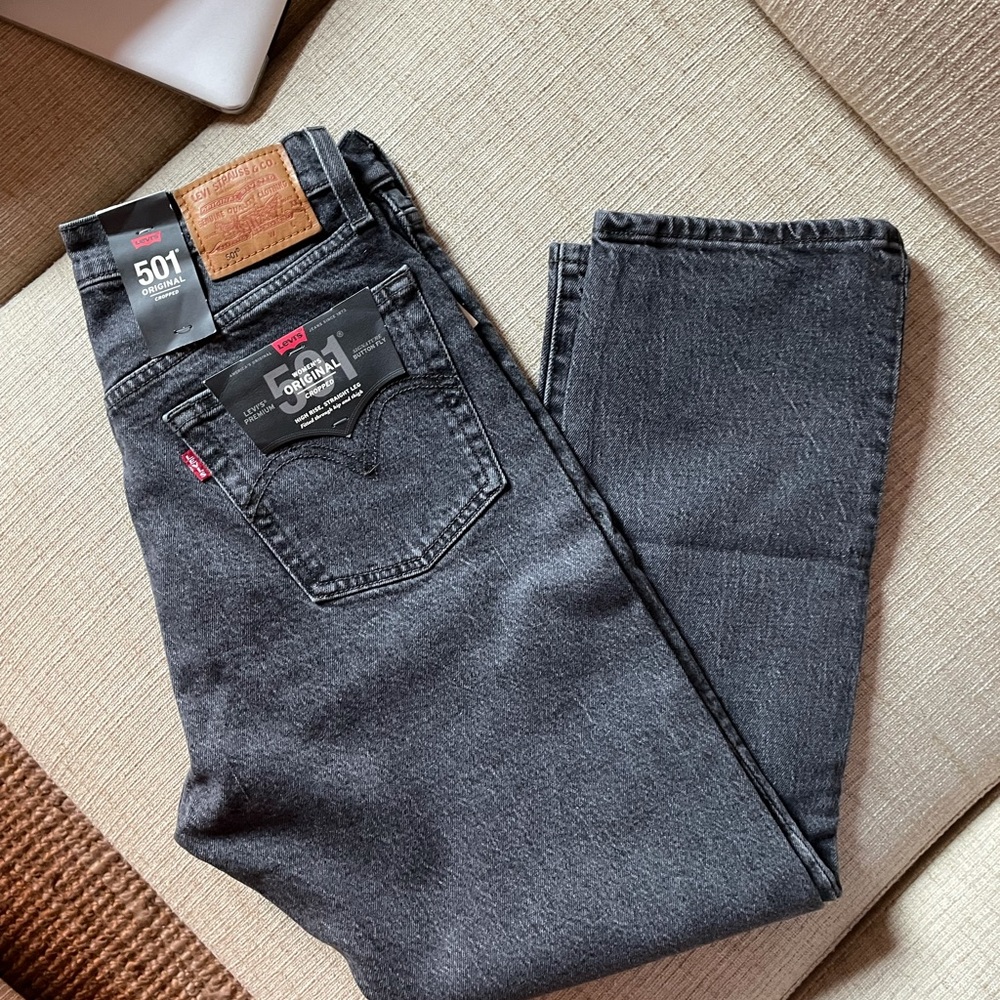 NWT Levi’s Faded Black 501 Cropped